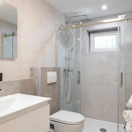 Sea View & Luxury Palm Garden Apartment *